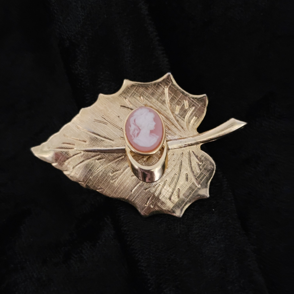 Gold Leaf Cameo Brooch - Picture 3 of 9